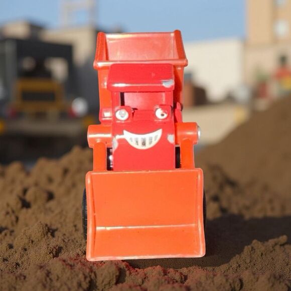 2004 Bob the Builder Bob The Builder Muck Muddy Toy Diecast Dump Truck - Picture 8 of 8